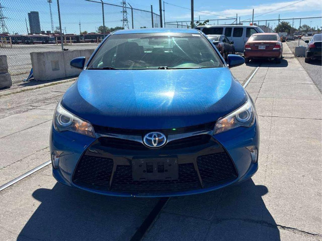2017 Toyota Camry SE - ALLOYS! BACK-UP CAM! HEATED SEATS! BLUETOOTH! Photo1