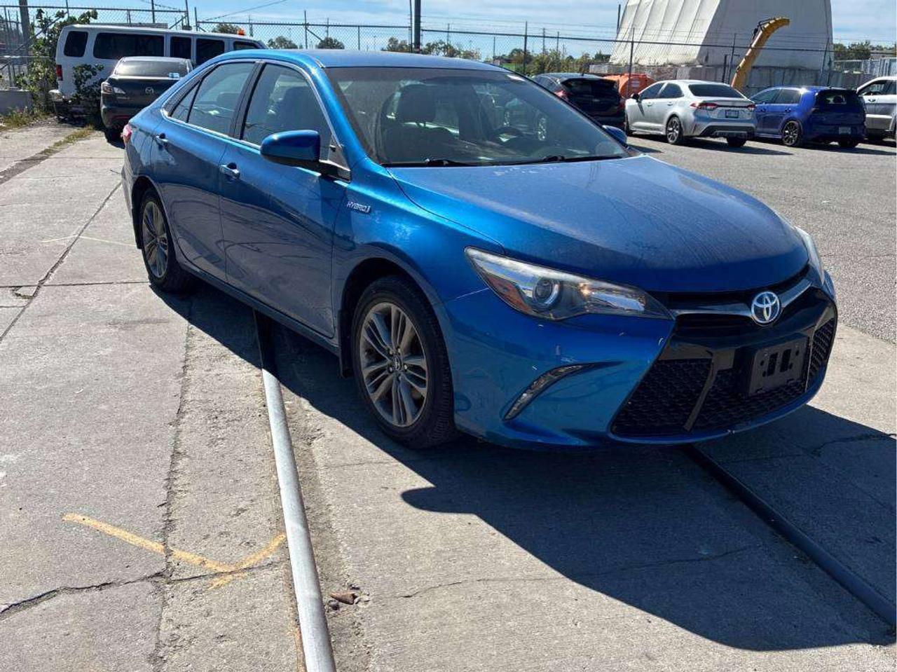 2017 Toyota Camry SE - ALLOYS! BACK-UP CAM! HEATED SEATS! BLUETOOTH! Photo0
