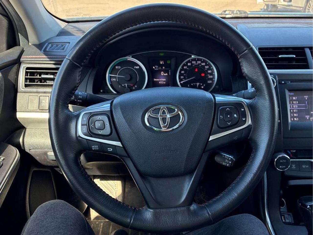 2017 Toyota Camry SE - ALLOYS! BACK-UP CAM! HEATED SEATS! BLUETOOTH! Photo