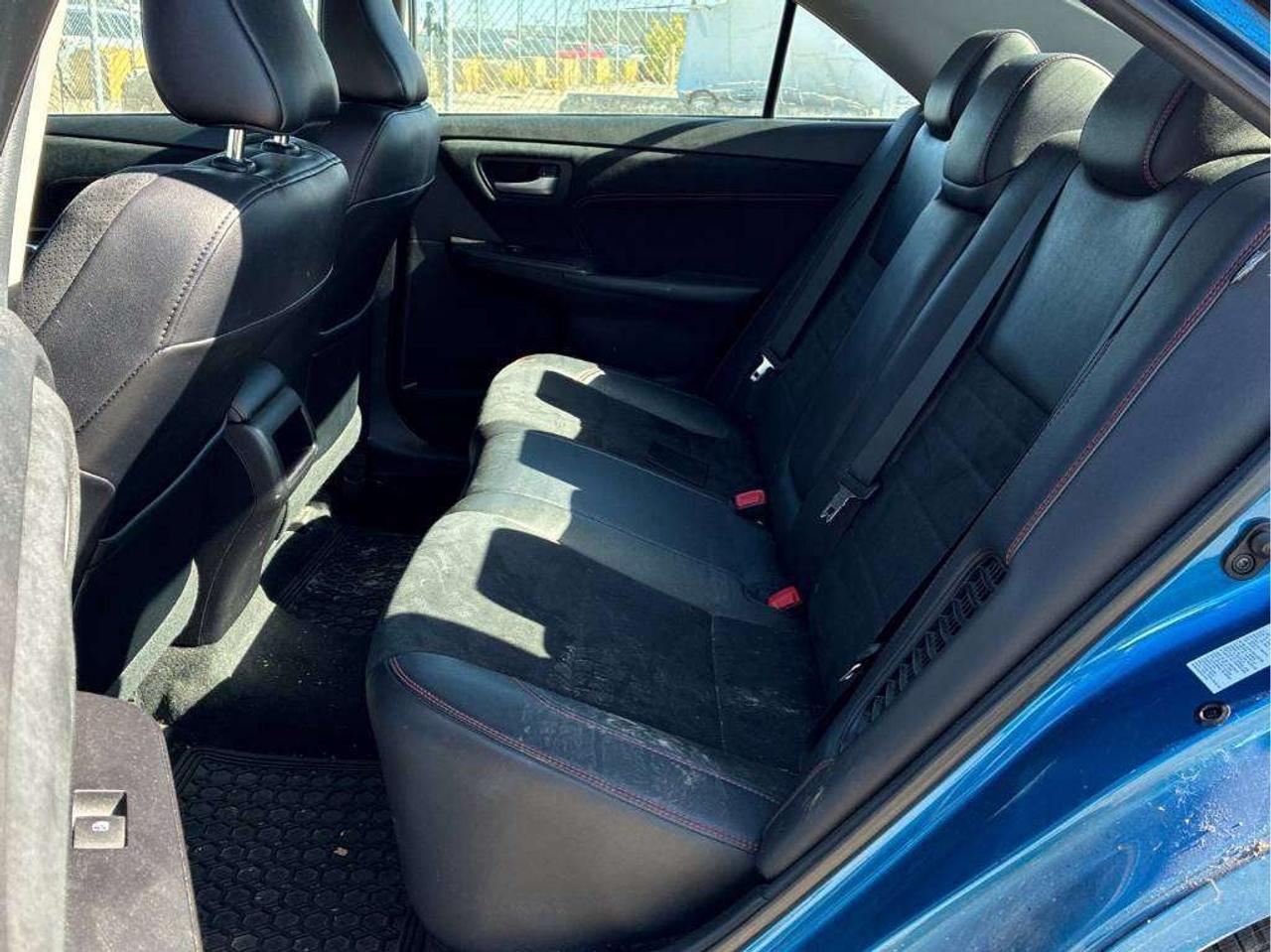 2017 Toyota Camry SE - ALLOYS! BACK-UP CAM! HEATED SEATS! BLUETOOTH! Photo