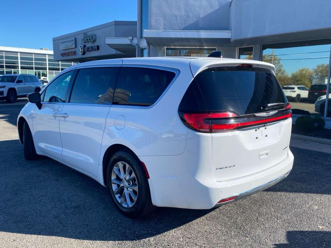 2026 Chrysler Pacifica Limited FWD Photo