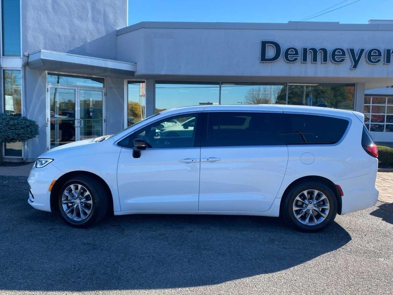 2026 Chrysler Pacifica Limited FWD Photo5