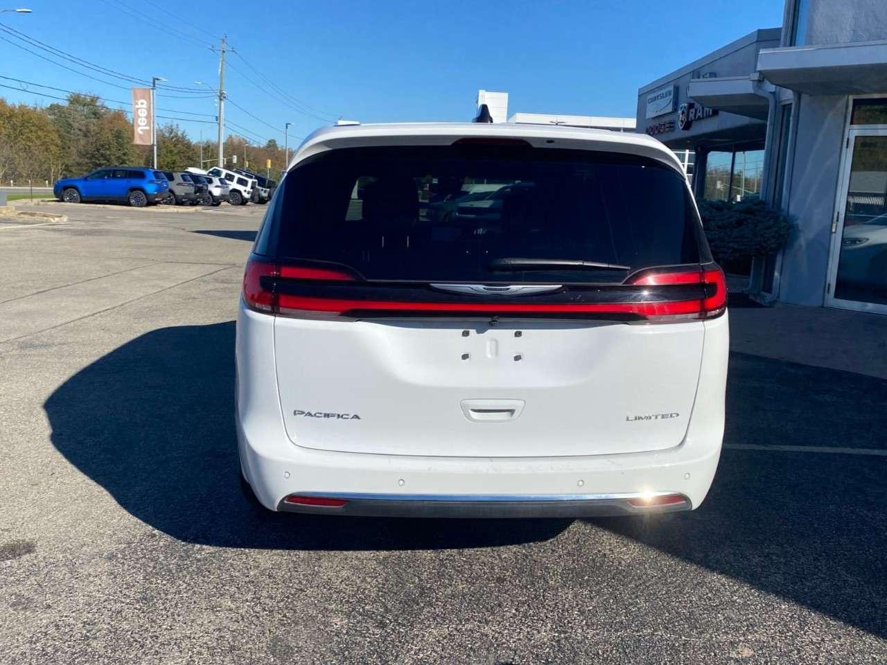 2026 Chrysler Pacifica Limited FWD Photo3