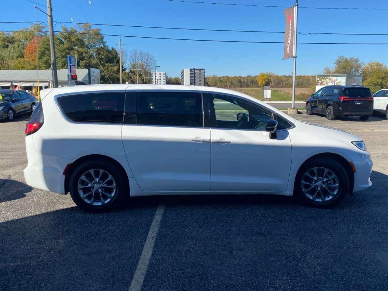 2026 Chrysler Pacifica Limited FWD Photo