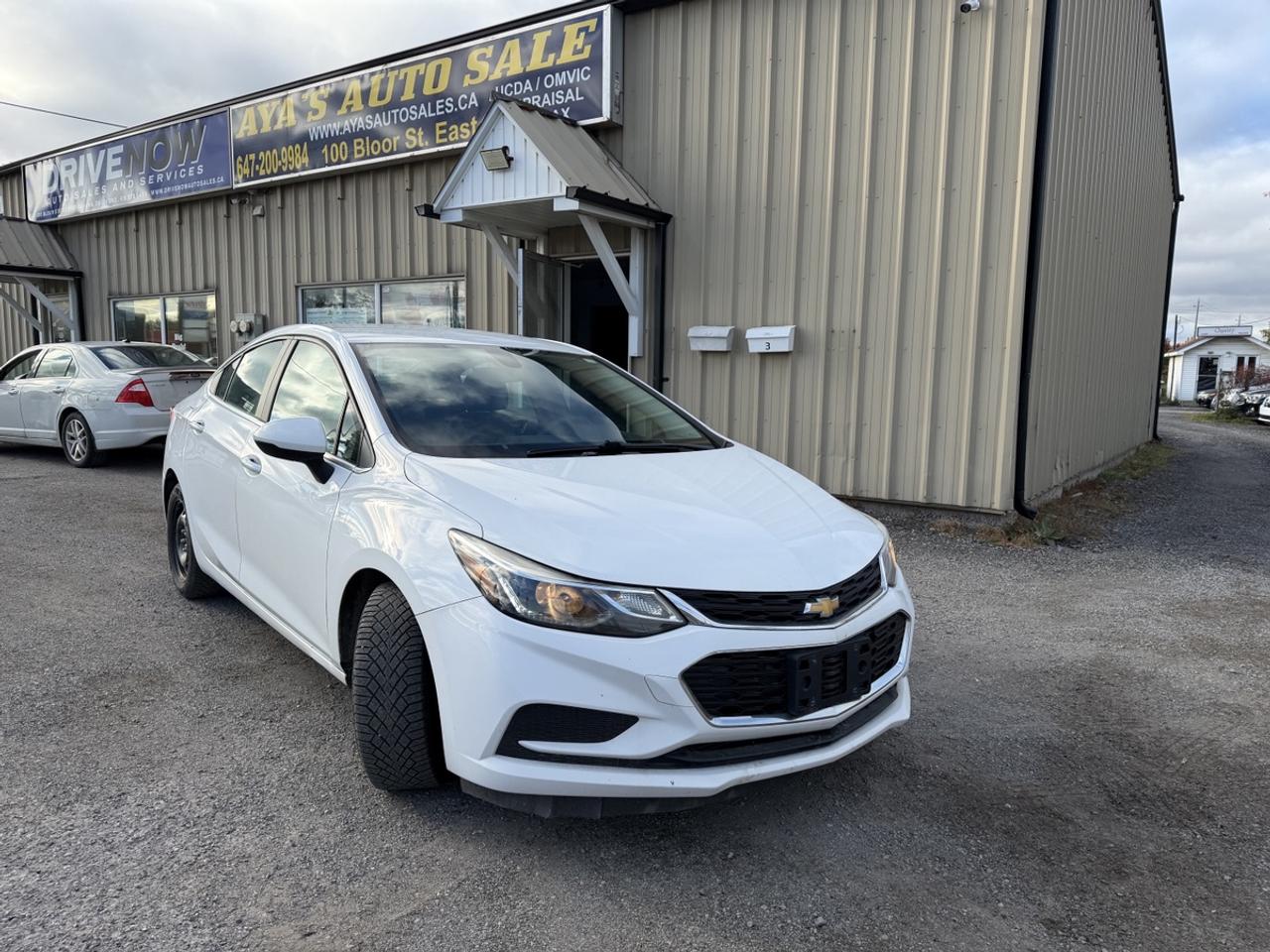 2017 Chevrolet Cruze LT Photo1