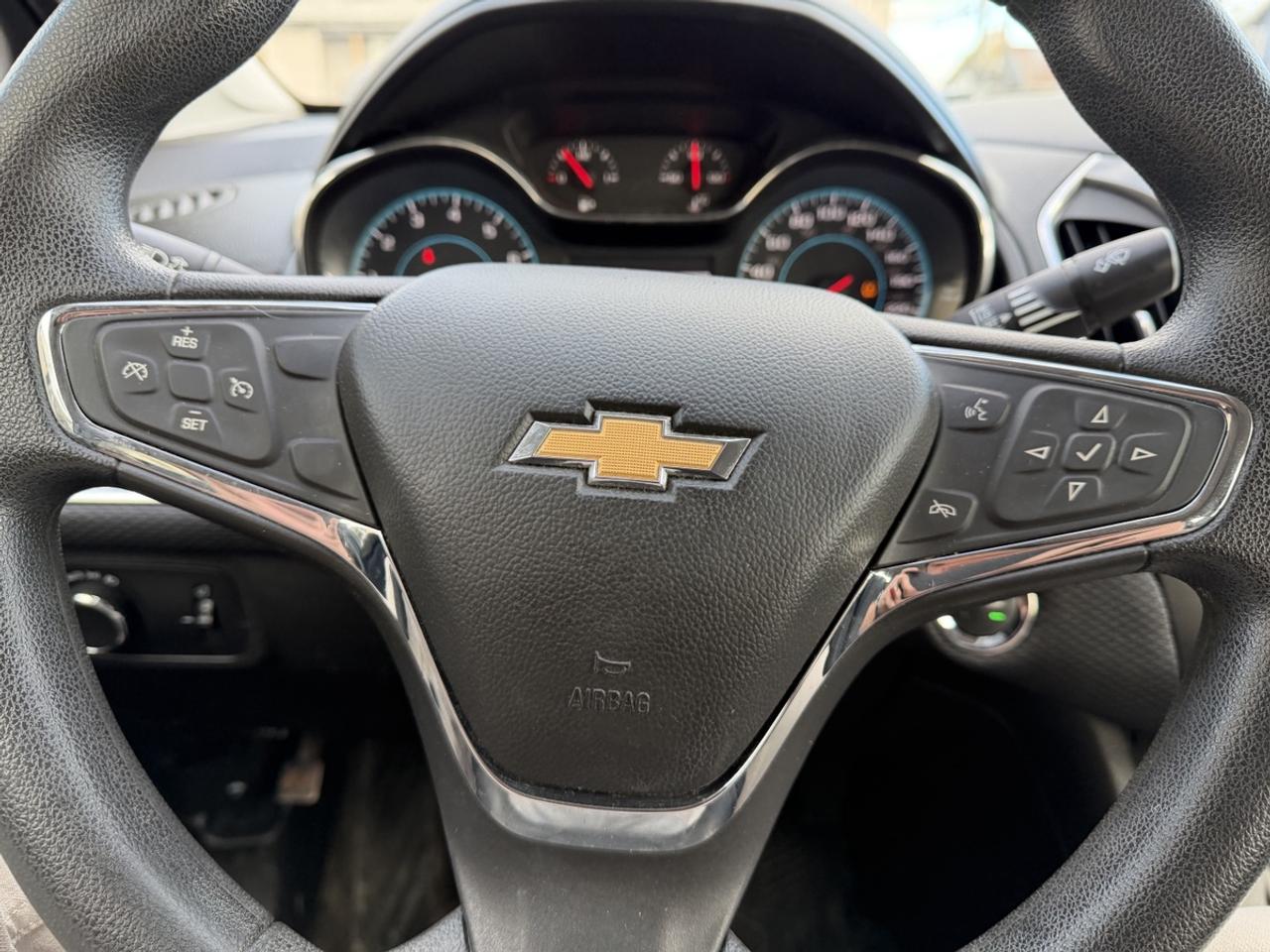 2017 Chevrolet Cruze LT Photo