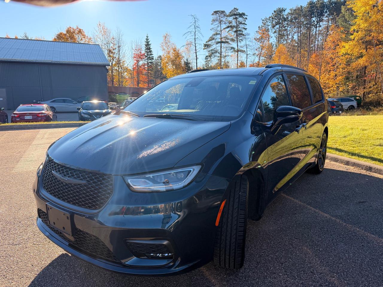 2025 Chrysler Pacifica Limited Front-Wheel Drive Passenger Van Photo