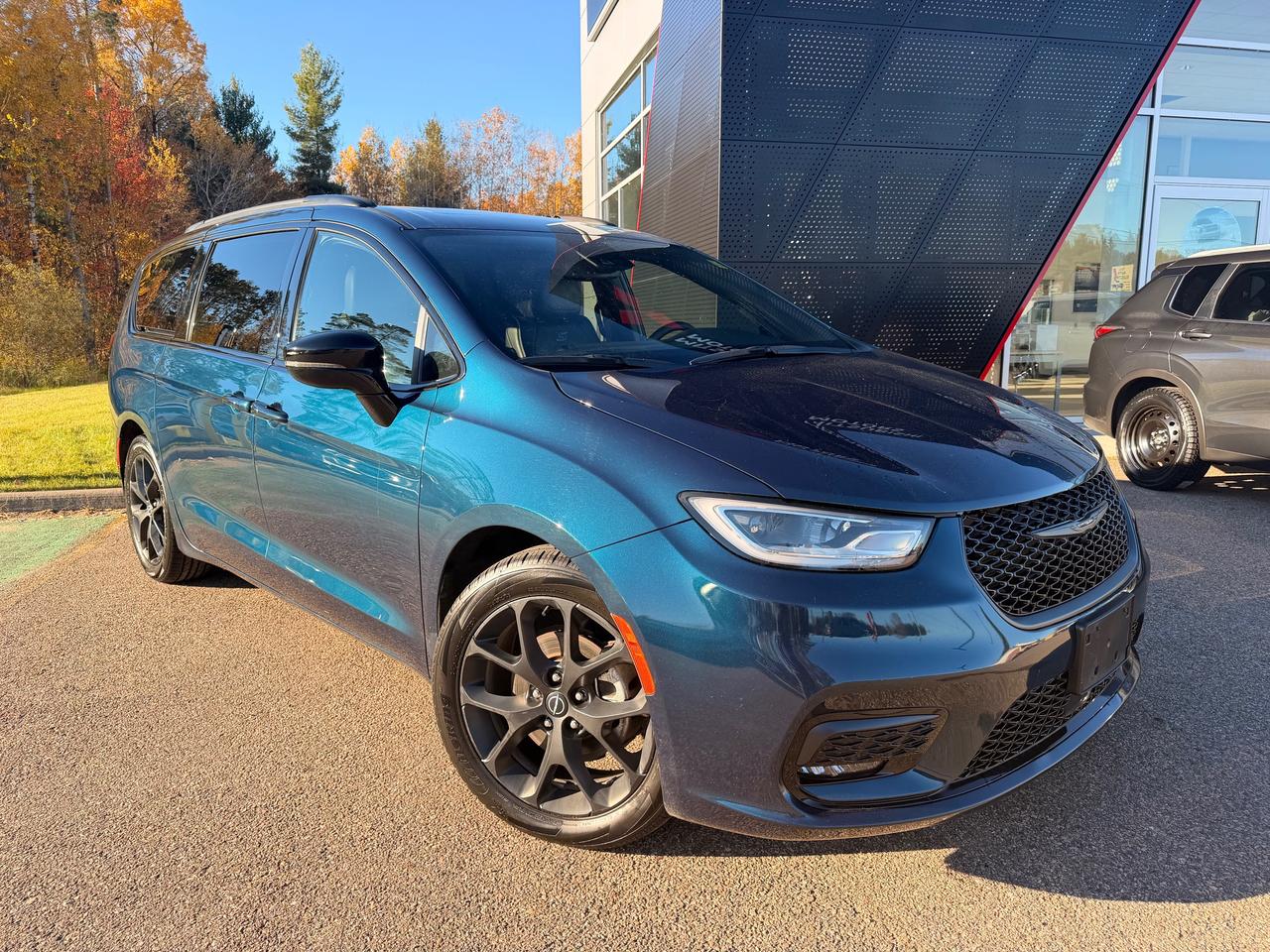 2025 Chrysler Pacifica Limited Front-Wheel Drive Passenger Van Photo0