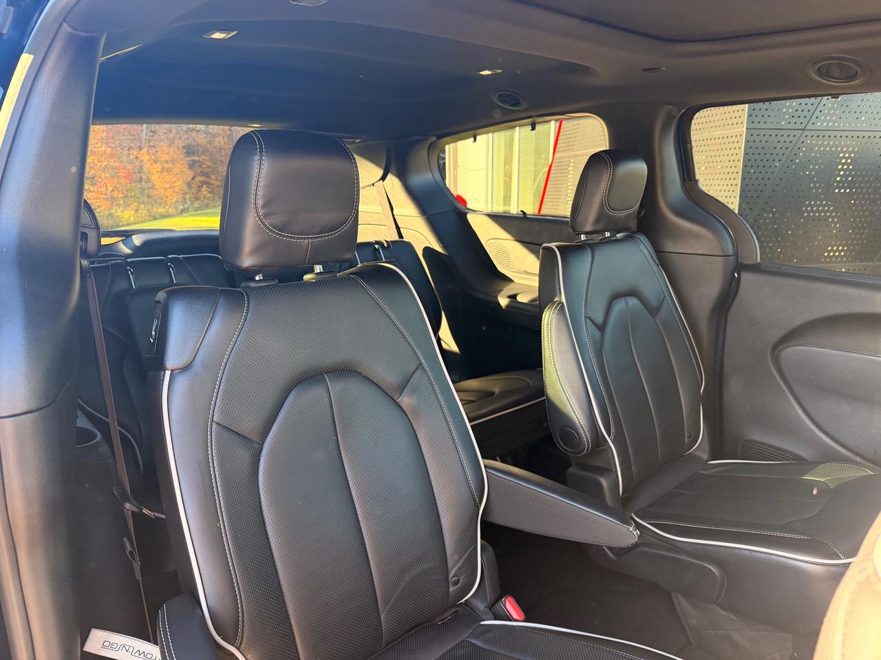 2025 Chrysler Pacifica Limited Front-Wheel Drive Passenger Van Photo