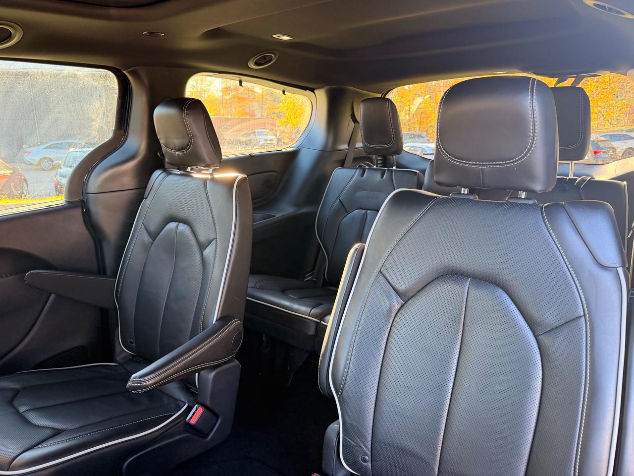 2025 Chrysler Pacifica Limited Front-Wheel Drive Passenger Van Photo
