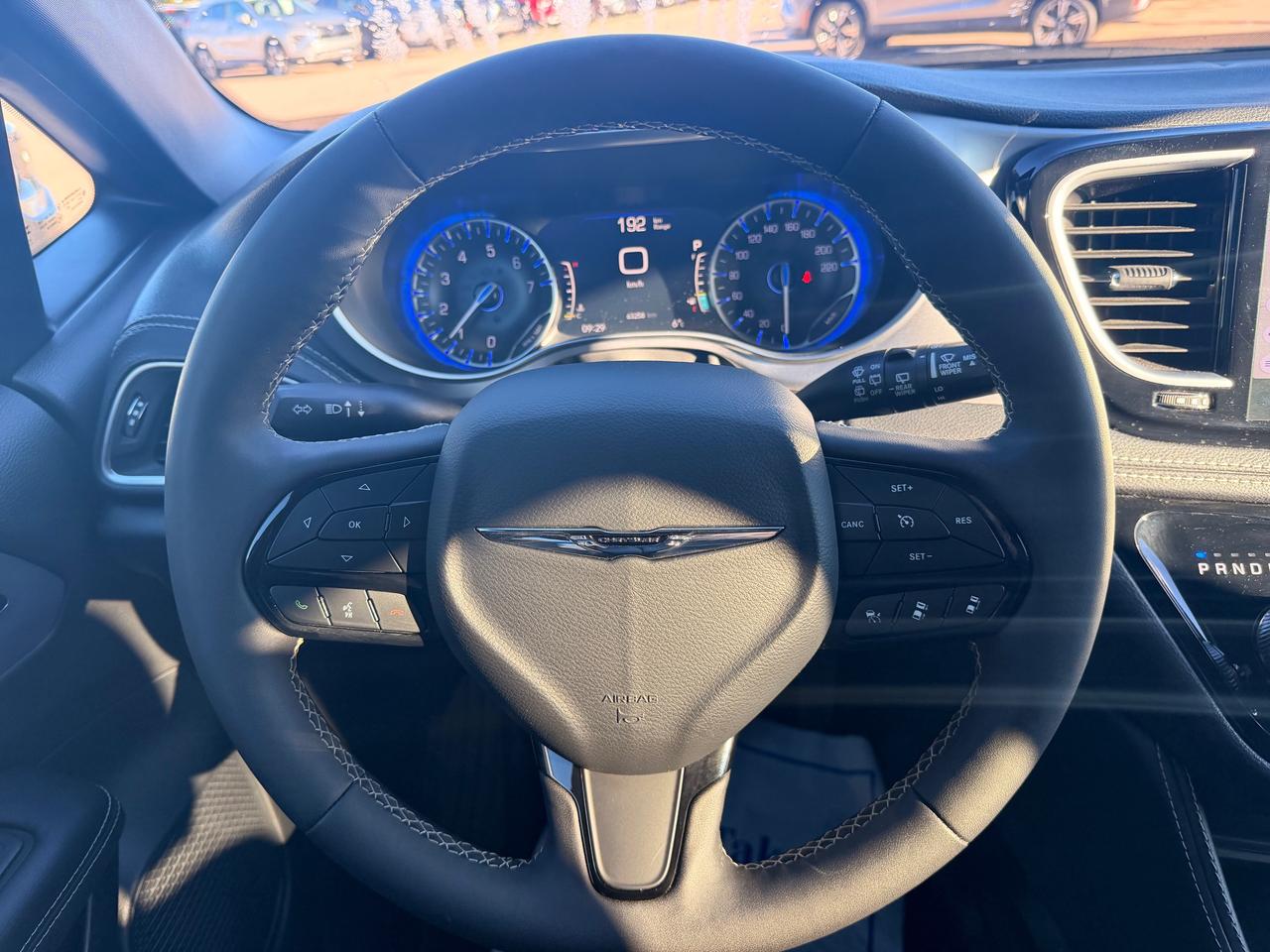 2025 Chrysler Pacifica Limited Front-Wheel Drive Passenger Van Photo