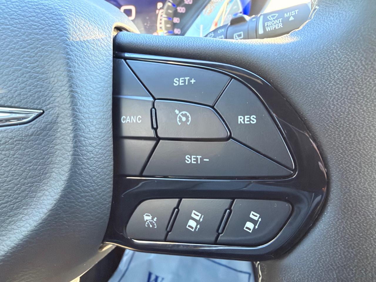 2025 Chrysler Pacifica Limited Front-Wheel Drive Passenger Van Photo