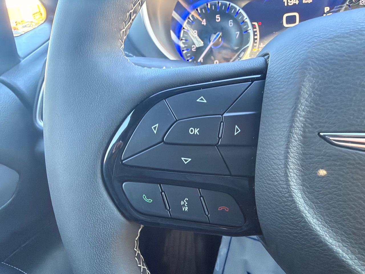 2025 Chrysler Pacifica Limited Front-Wheel Drive Passenger Van Photo