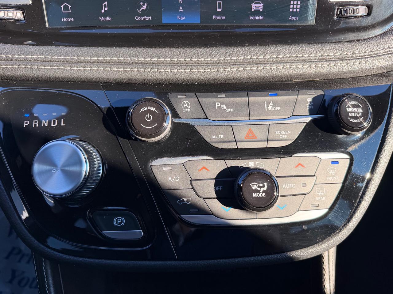 2025 Chrysler Pacifica Limited Front-Wheel Drive Passenger Van Photo
