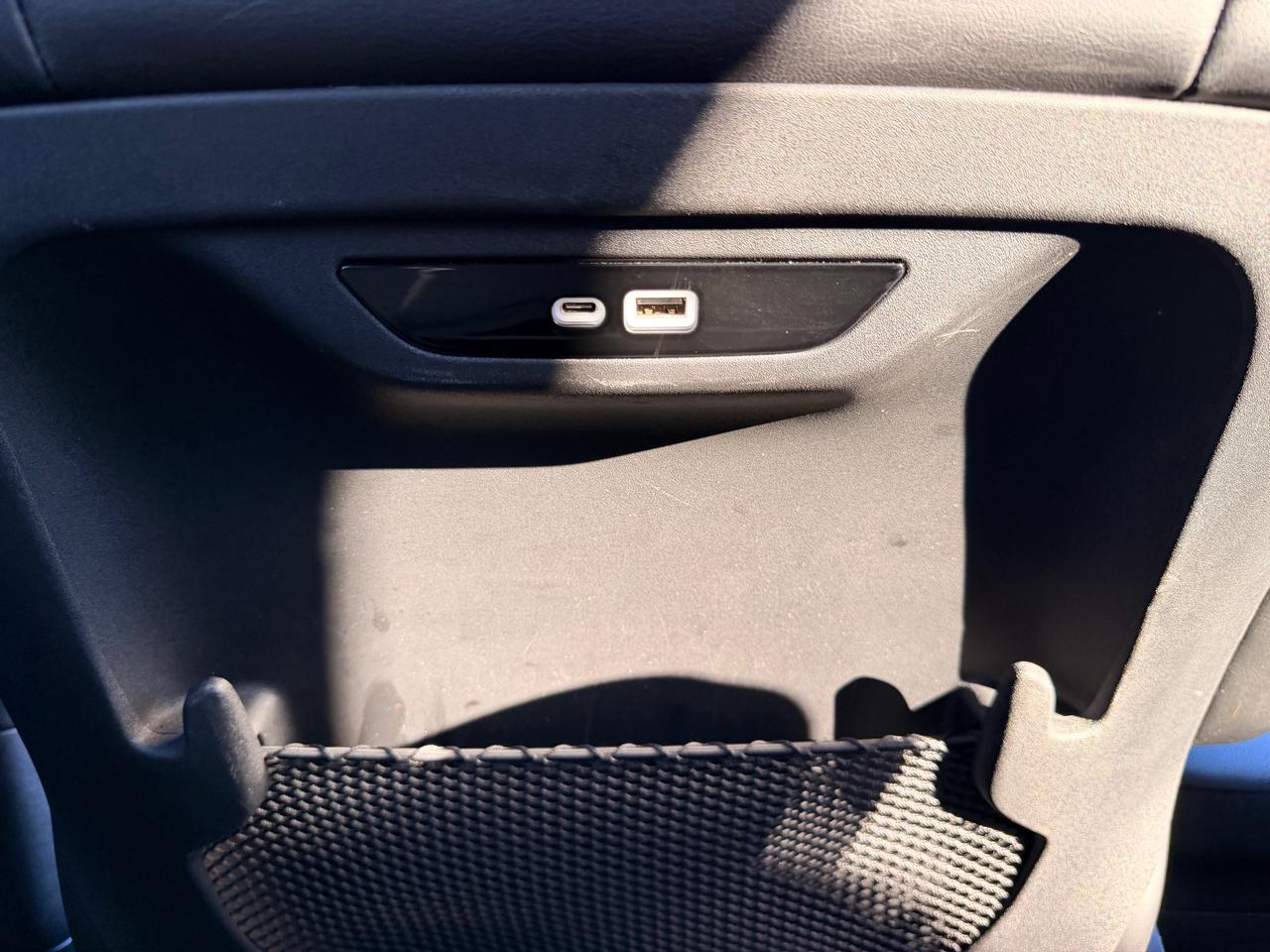 2025 Chrysler Pacifica Limited Front-Wheel Drive Passenger Van Photo