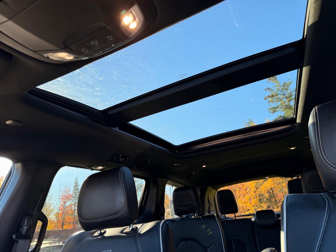 2025 Chrysler Pacifica Limited Front-Wheel Drive Passenger Van Photo