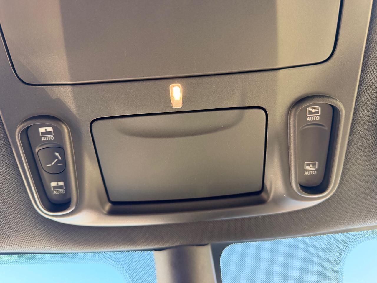 2025 Chrysler Pacifica Limited Front-Wheel Drive Passenger Van Photo