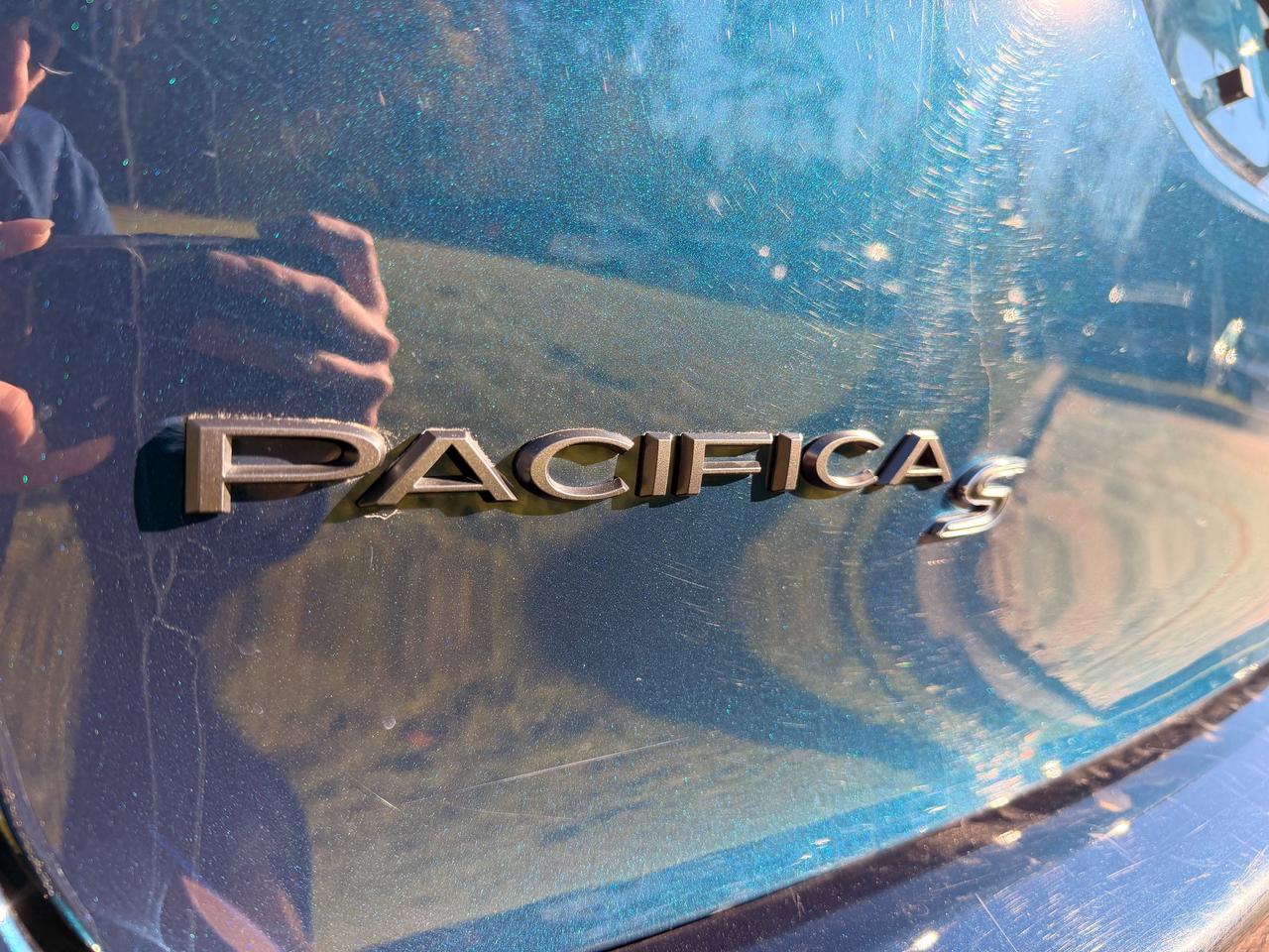 2025 Chrysler Pacifica Limited Front-Wheel Drive Passenger Van Photo