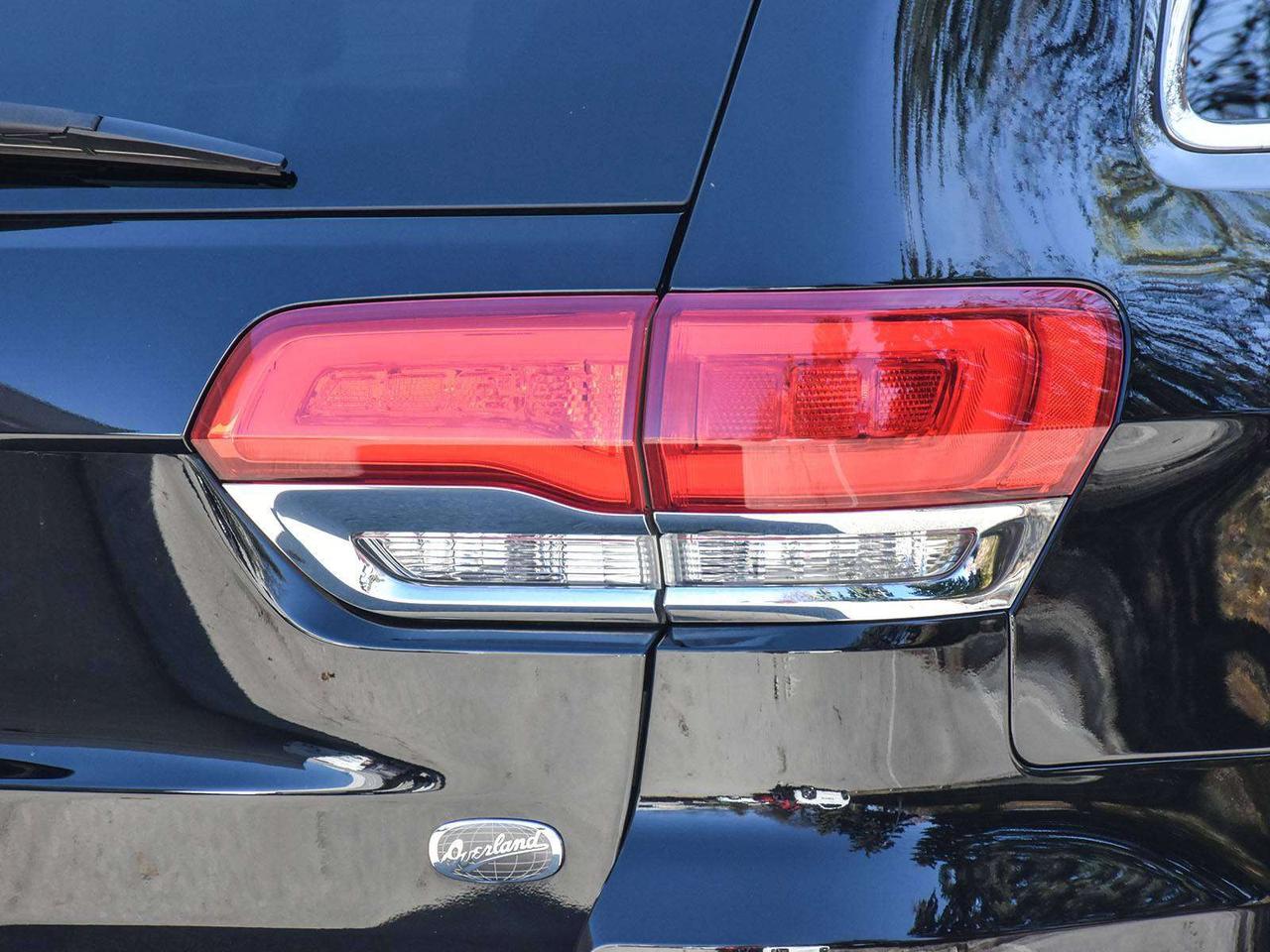 2017 Jeep Grand Cherokee Overland 4dr 4x4 Photo