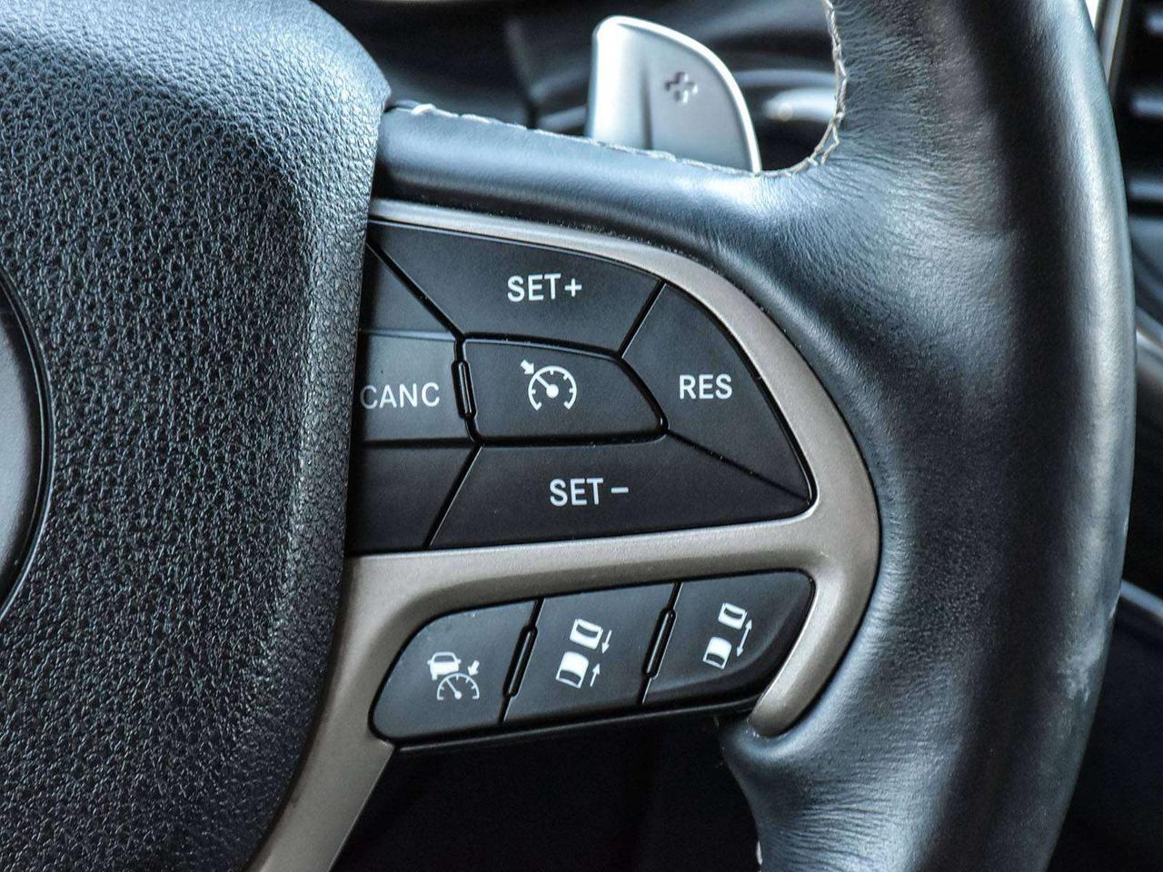 2017 Jeep Grand Cherokee Overland 4dr 4x4 Photo