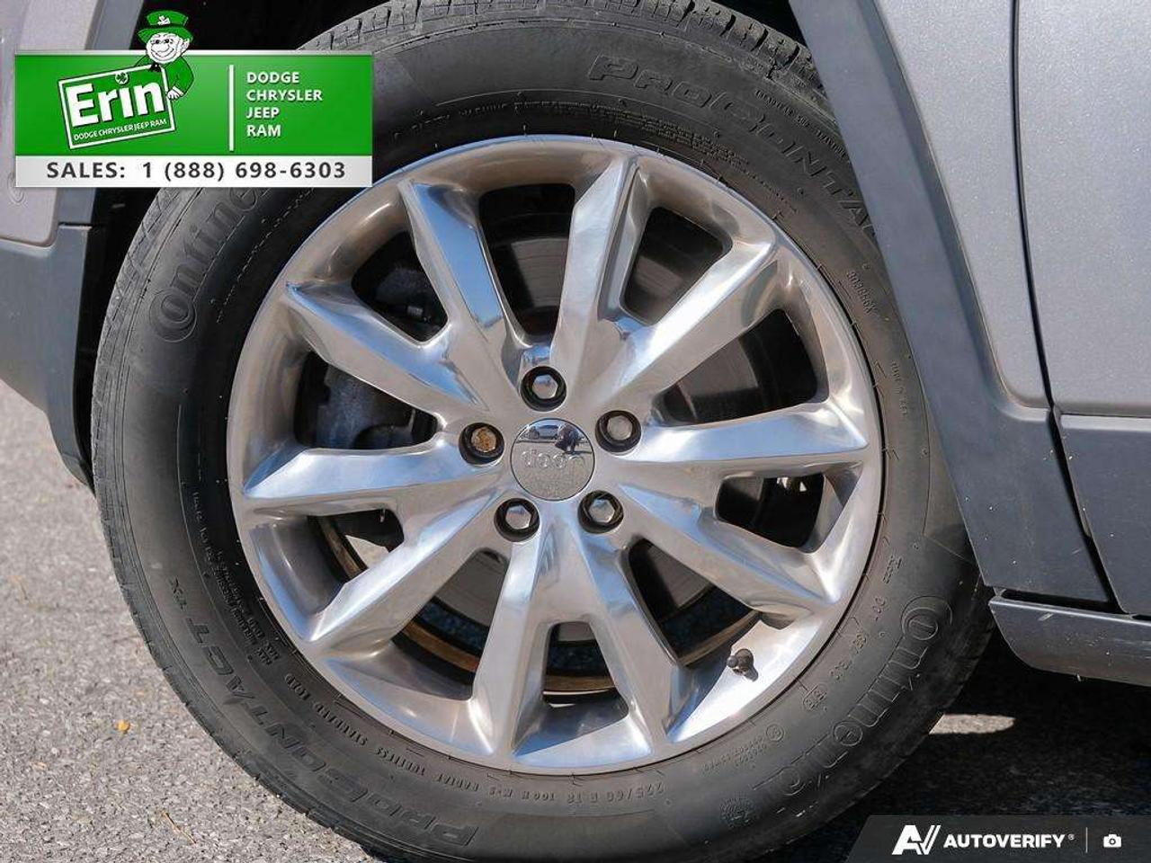 2015 Jeep Cherokee LIMITED 4X4 CLEAN CARFAX PANO ROOF  4 NEW TIRES Photo