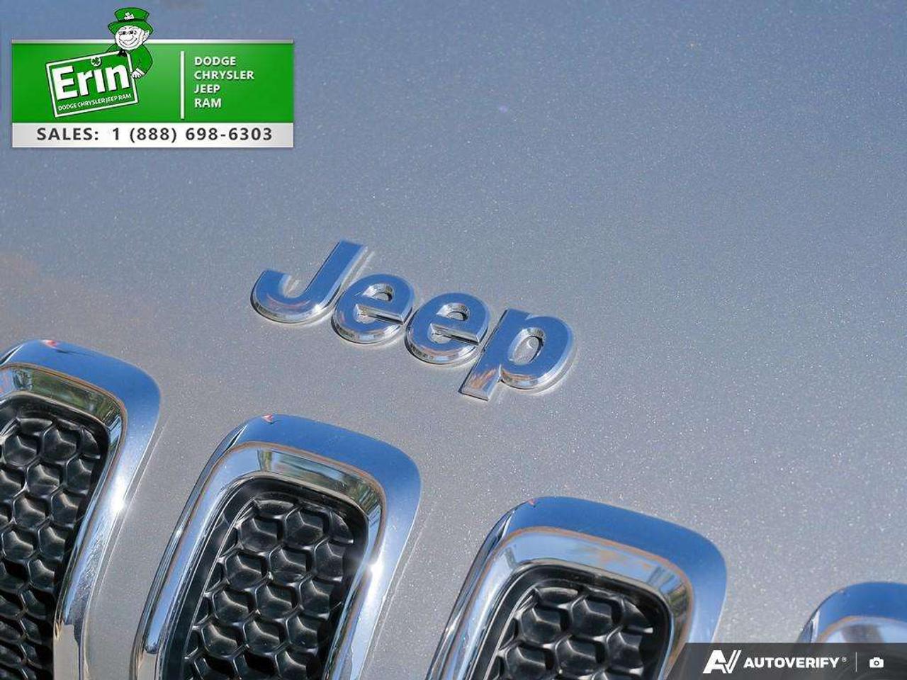 2015 Jeep Cherokee LIMITED 4X4 CLEAN CARFAX PANO ROOF  4 NEW TIRES Photo