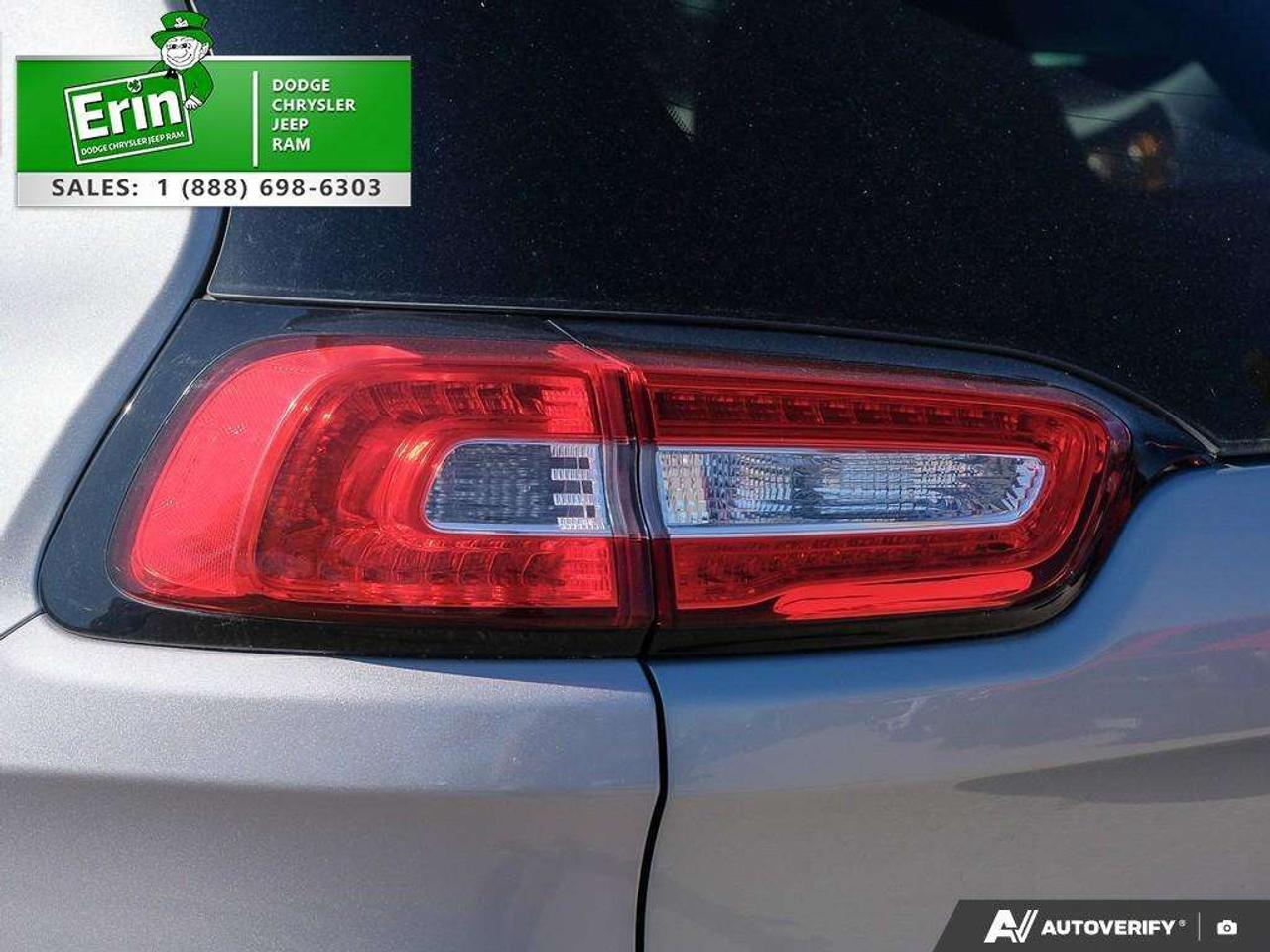 2015 Jeep Cherokee LIMITED 4X4 CLEAN CARFAX PANO ROOF  4 NEW TIRES Photo