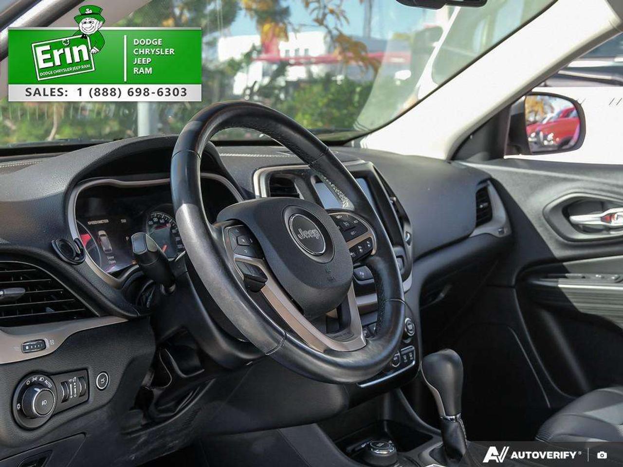 2015 Jeep Cherokee LIMITED 4X4 CLEAN CARFAX PANO ROOF  4 NEW TIRES Photo