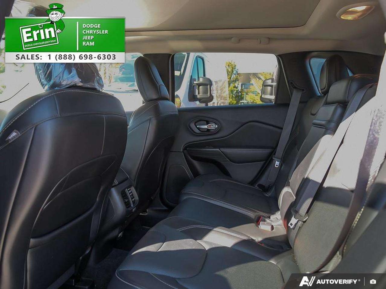 2015 Jeep Cherokee LIMITED 4X4 CLEAN CARFAX PANO ROOF  4 NEW TIRES Photo