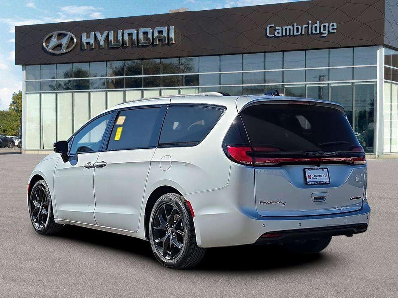 2026 Chrysler Pacifica Limited Photo