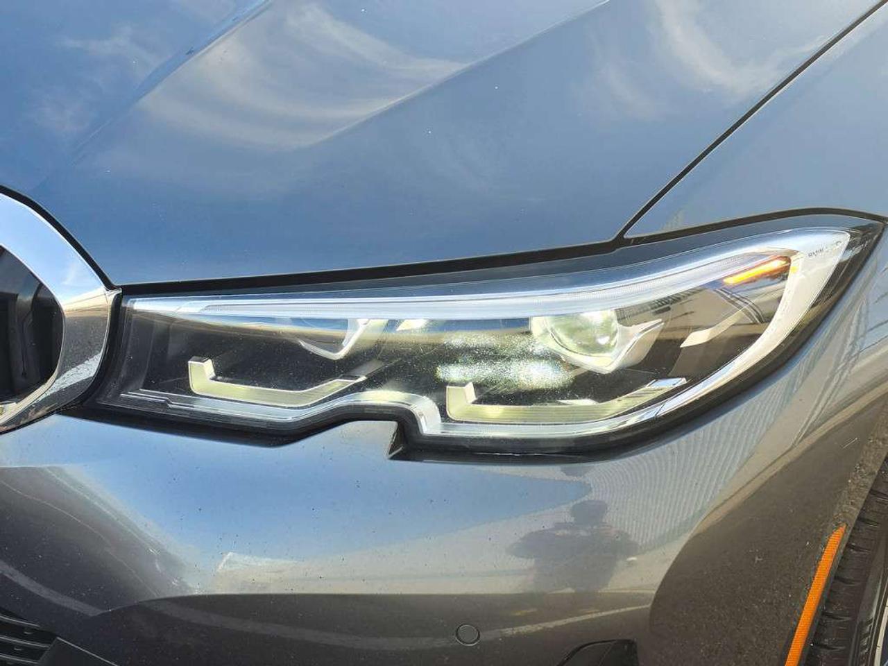 2021 BMW 3 Series 330i xDrive Apple CarPlay Sunroof Towing Option Photo