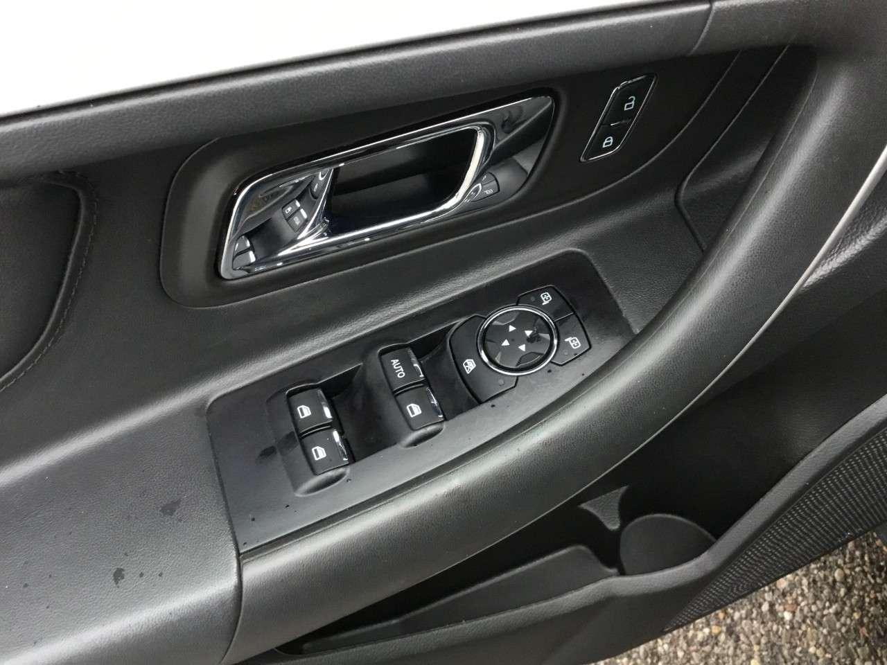 2017 Ford Taurus 4DR SDN SEL FWD Photo