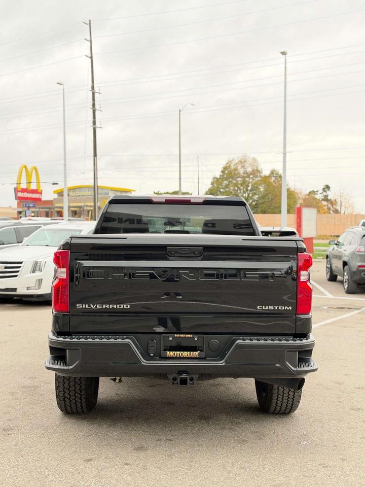 2022 Chevrolet Silverado 1500 4WD Crew Cab Custom Trail Boss Photo