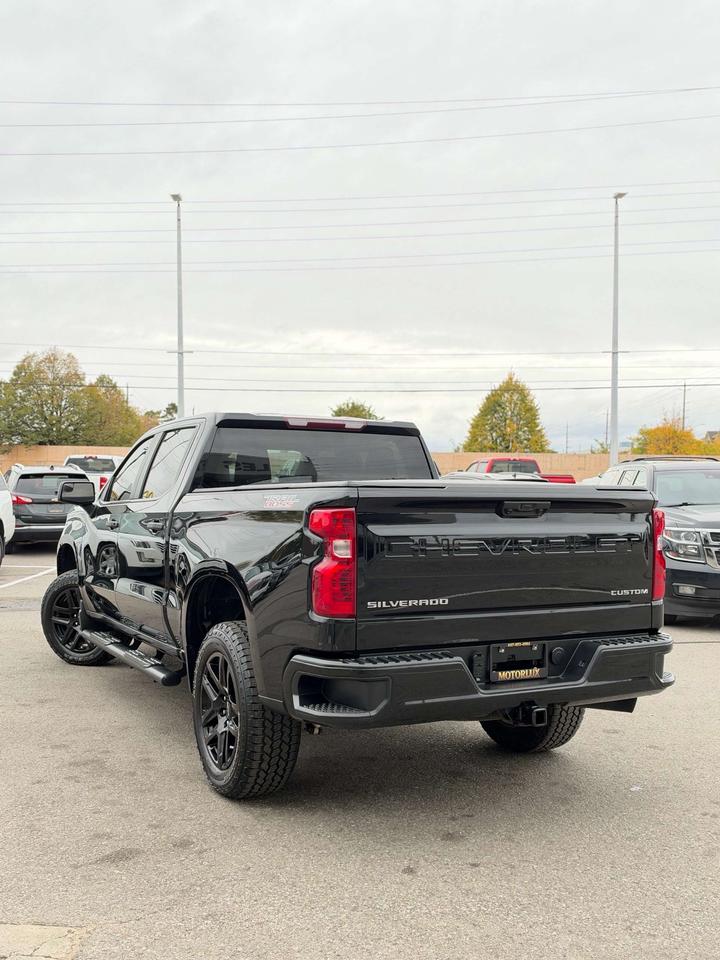 2022 Chevrolet Silverado 1500 4WD Crew Cab Custom Trail Boss Photo