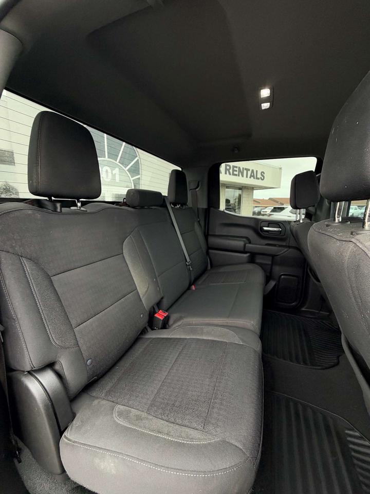 2022 Chevrolet Silverado 1500 4WD Crew Cab Custom Trail Boss Photo