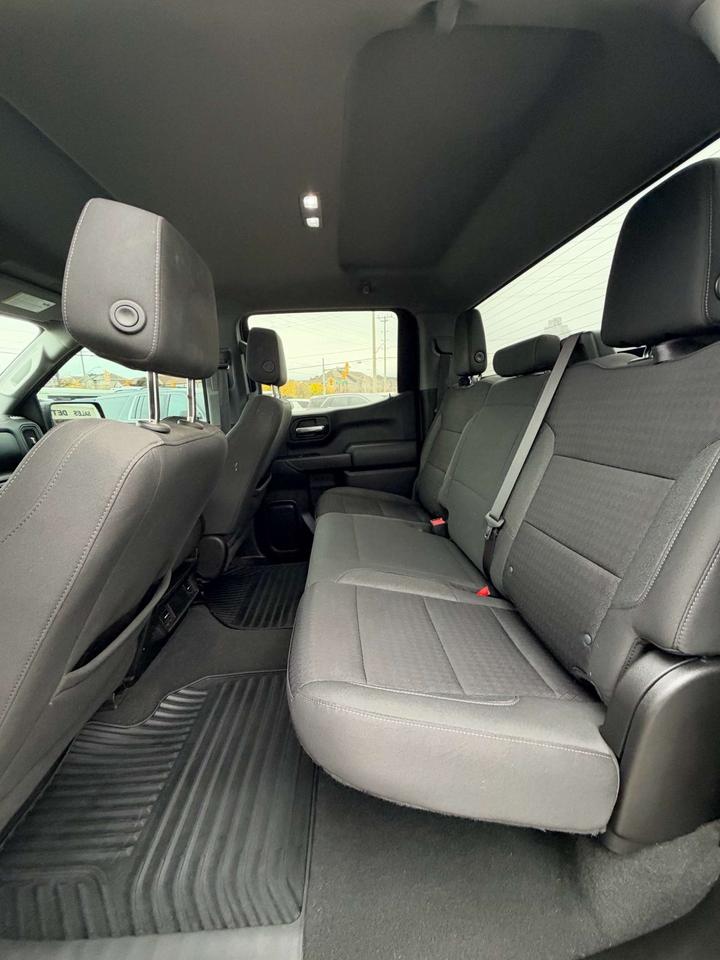 2022 Chevrolet Silverado 1500 4WD Crew Cab Custom Trail Boss Photo