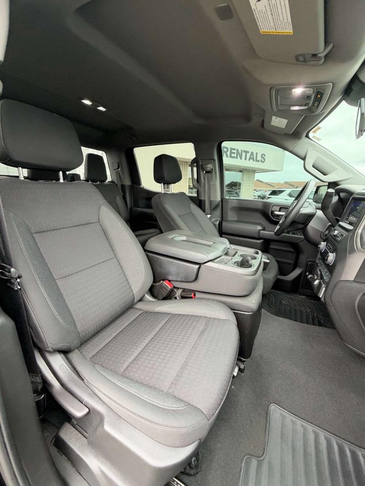 2022 Chevrolet Silverado 1500 4WD Crew Cab Custom Trail Boss Photo