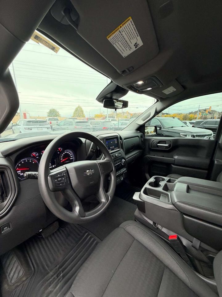 2022 Chevrolet Silverado 1500 4WD Crew Cab Custom Trail Boss Photo