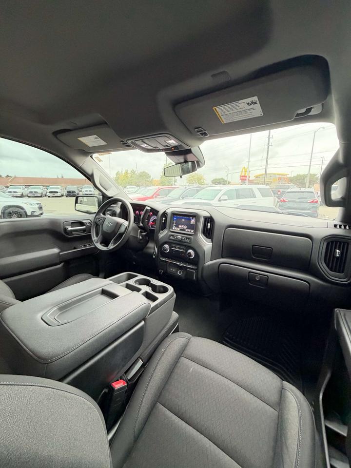 2022 Chevrolet Silverado 1500 4WD Crew Cab Custom Trail Boss Photo