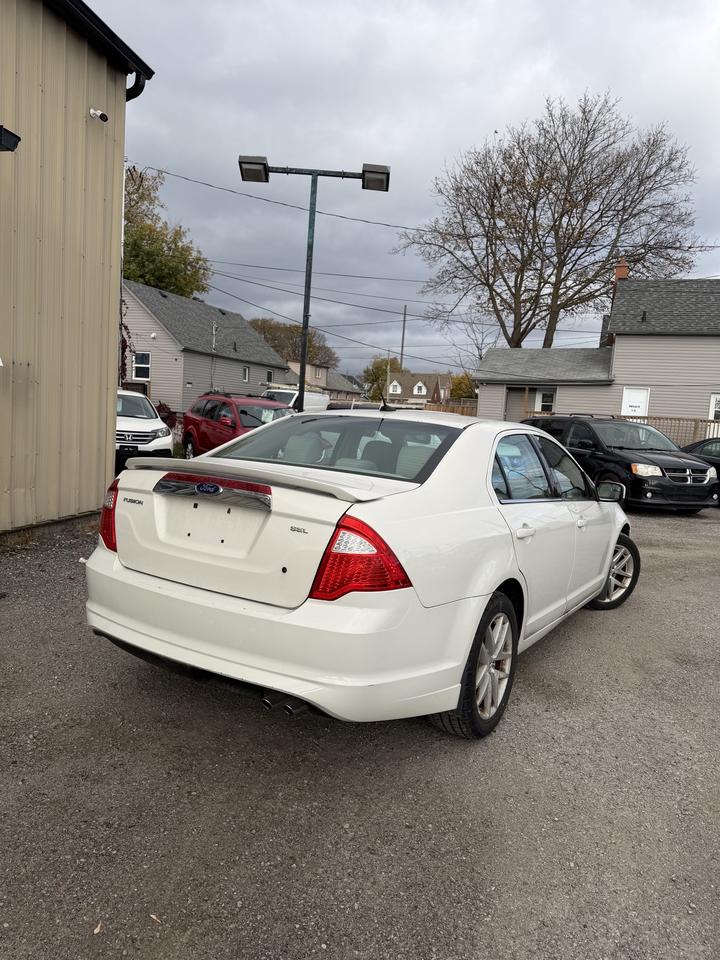 2011 Ford Fusion SEL Photo4