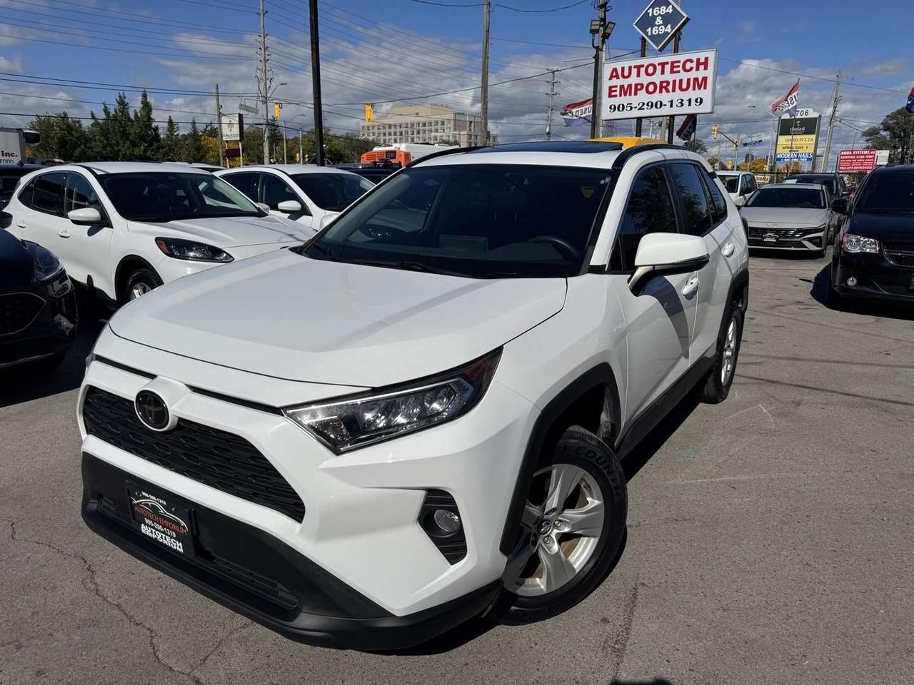 2020 Toyota RAV4 XLE Pearl White Sunroof   Push Start   Htd Steering Photo