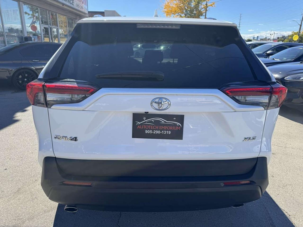 2020 Toyota RAV4 XLE Pearl White Sunroof   Push Start   Htd Steering Photo
