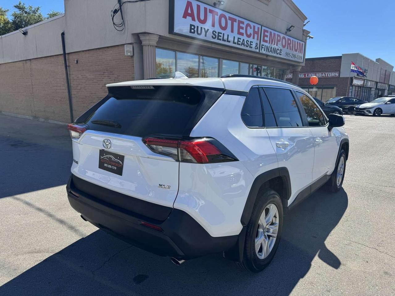 2020 Toyota RAV4 XLE Pearl White Sunroof   Push Start   Htd Steering Photo