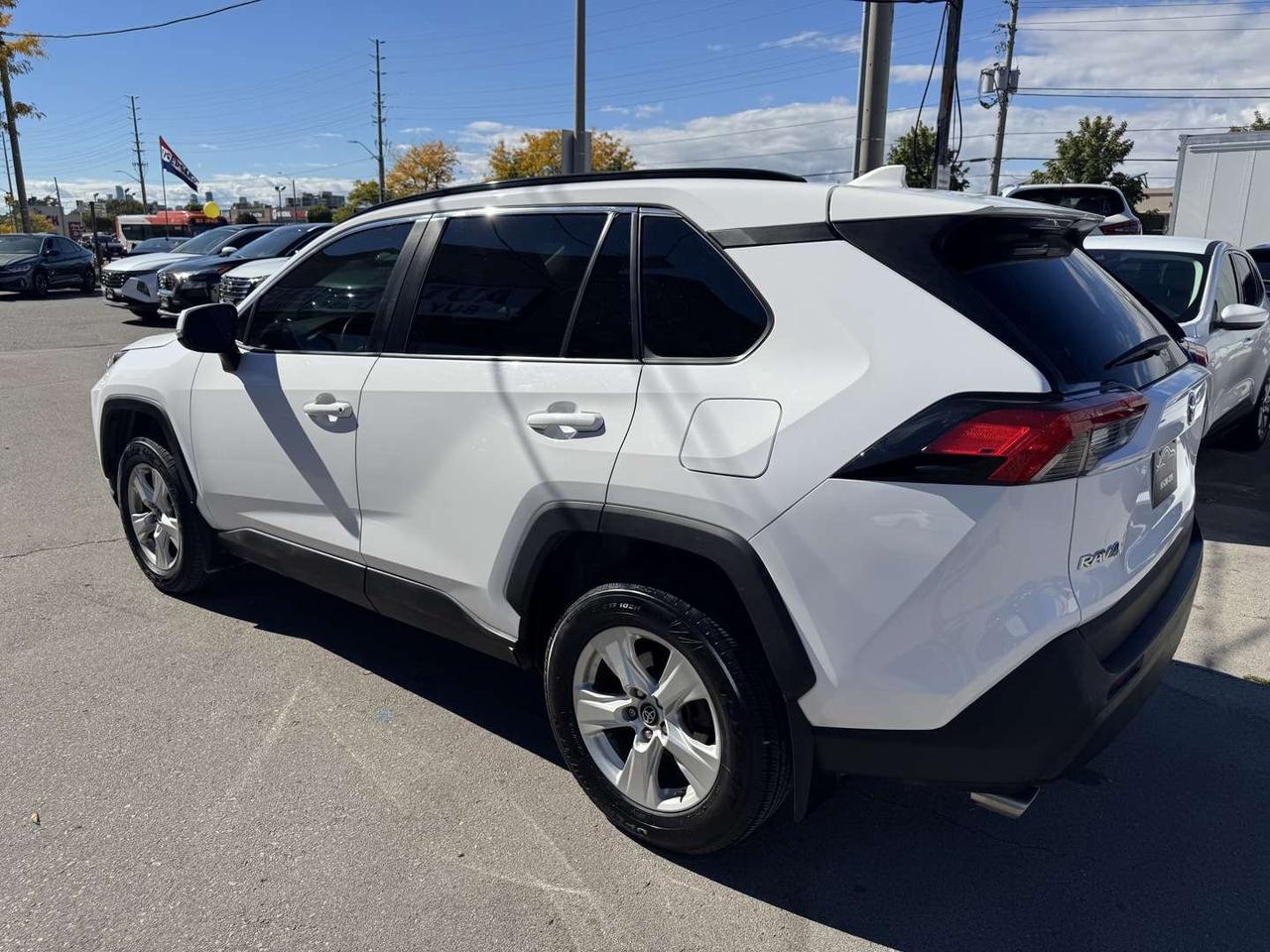 2020 Toyota RAV4 XLE Pearl White Sunroof   Push Start   Htd Steering Photo