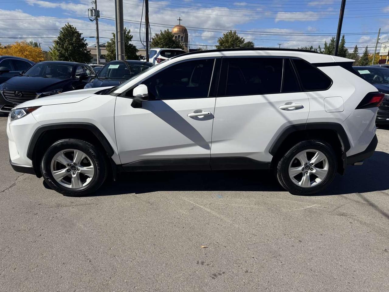 2020 Toyota RAV4 XLE Pearl White Sunroof   Push Start   Htd Steering Photo