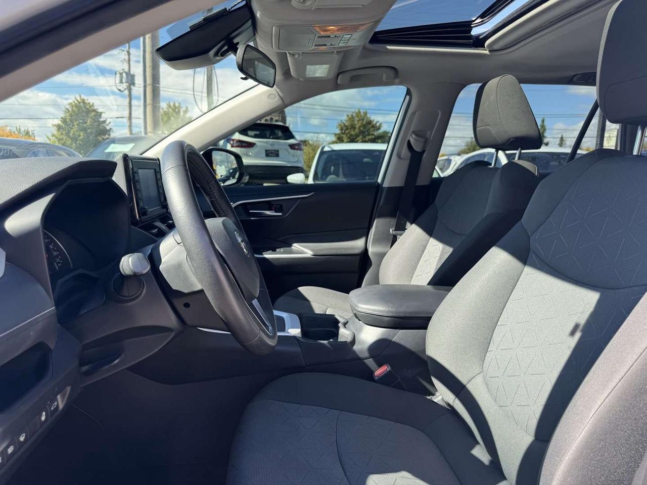 2020 Toyota RAV4 XLE Pearl White Sunroof   Push Start   Htd Steering Photo