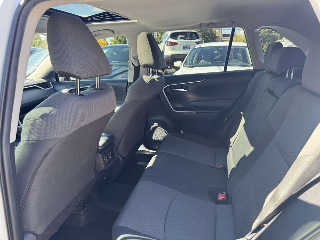 2020 Toyota RAV4 XLE Pearl White Sunroof   Push Start   Htd Steering Photo