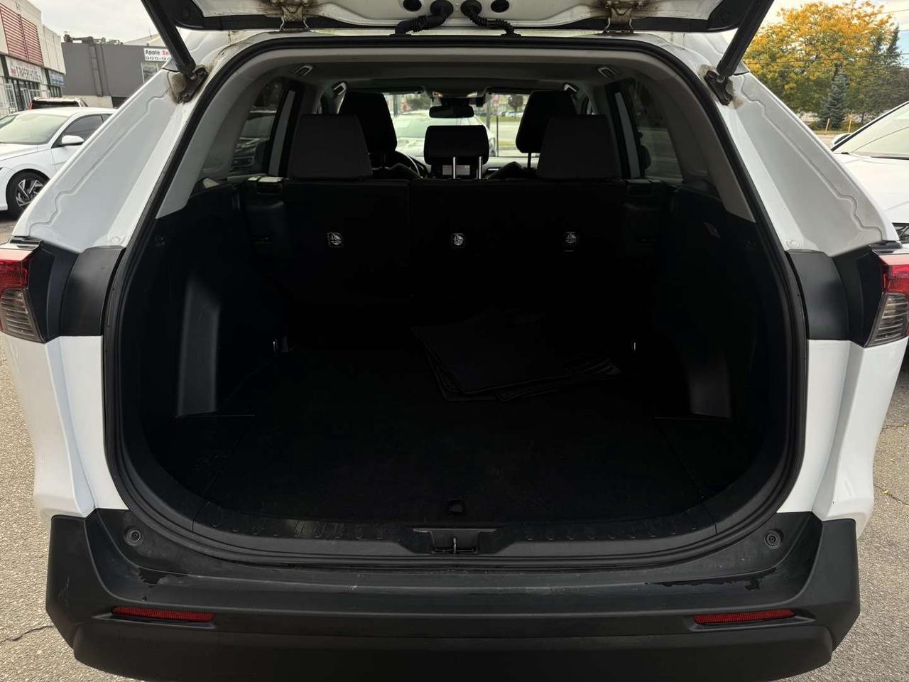 2020 Toyota RAV4 XLE Pearl White Sunroof   Push Start   Htd Steering Photo