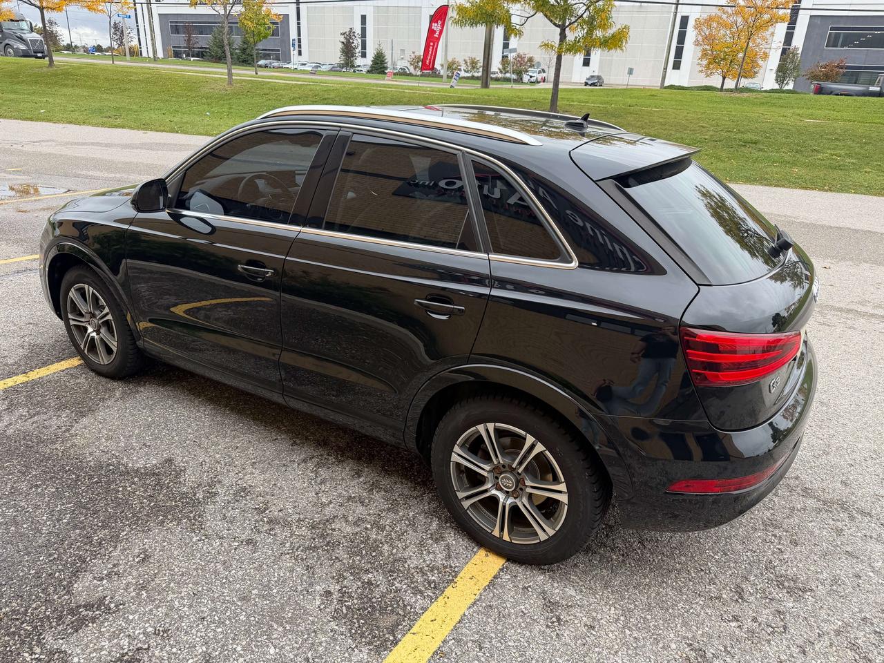 2015 Audi Q3 Progressiv Certified Low Km 2 Sets of wheels Photo