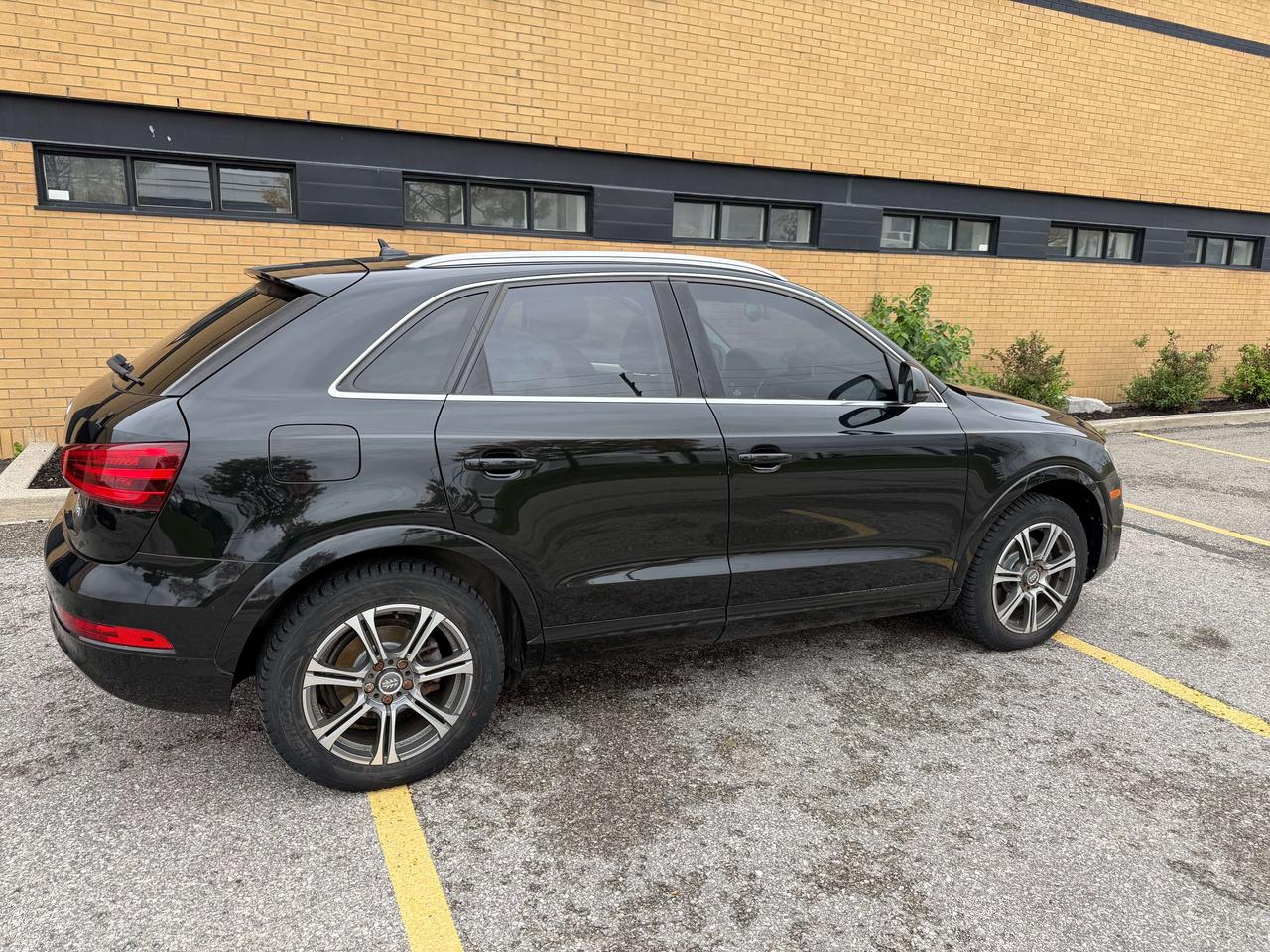 2015 Audi Q3 Progressiv Certified Low Km 2 Sets of wheels Photo